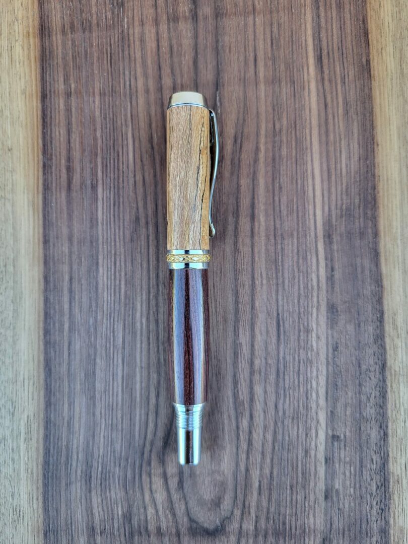 Stylo-plume Barbadás, hêtre échauffé / bois de violette 3 Stylo-plume Barbadás, hêtre échauffé / bois de violette – Image 3