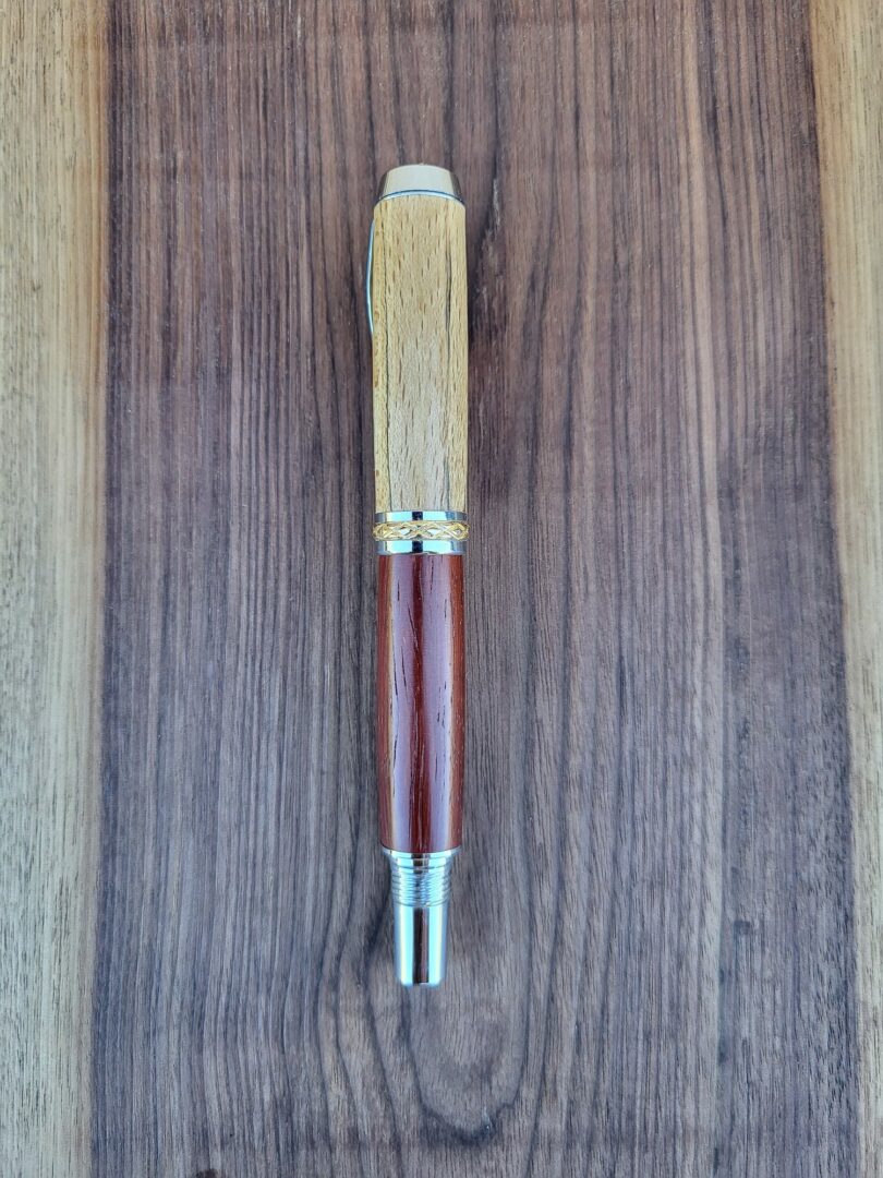 Stylo-plume Barbadás, hêtre échauffé / padouk 2 Stylo-plume Barbadás, hêtre échauffé / padouk – Image 2