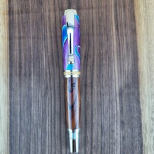 Stylo-plume Barbadás, résine bleue & mauve, liseré blanc / cocobolo
