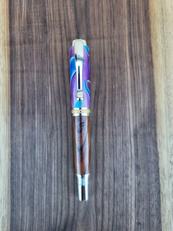 Stylo-plume Barbadás, résine bleue & mauve, liseré blanc / cocobolo