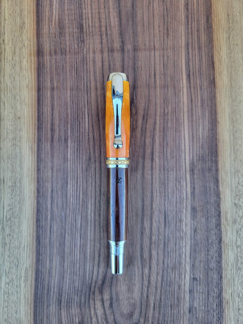 Stylo-plume Barbadás, résine orange / cocobolo 1 Stylo-plume Barbadás, résine orange / cocobolo