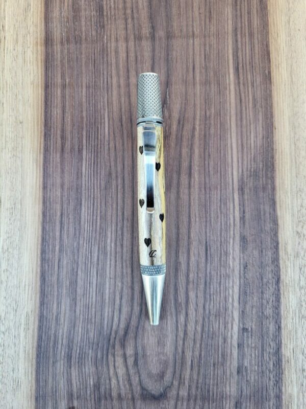 Stylo-bille Samos, bois de Judée, cœurs gravés