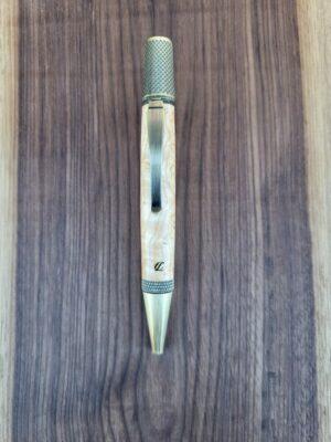 Stylo-bille Samos, loupe de frêne, lamellé-collé vert, jaune & rouge