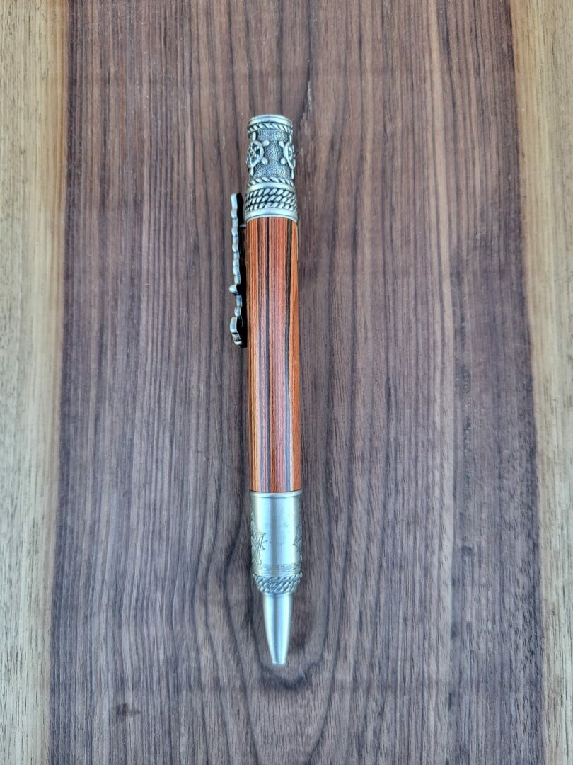 Stylo-bille Vigo, bois lamellé de cocobolo 2 Stylo-bille Vigo, bois lamellé de cocobolo – Image 2