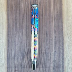 Stylo-plume Vilar, résine bleue, Lego & loupe de frêne, lamellé teinté multicolore