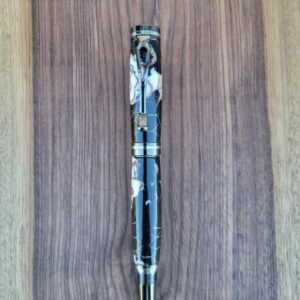 Stylo-plume Vilar, résine noire, grille alvéolée, fleur de plumosum