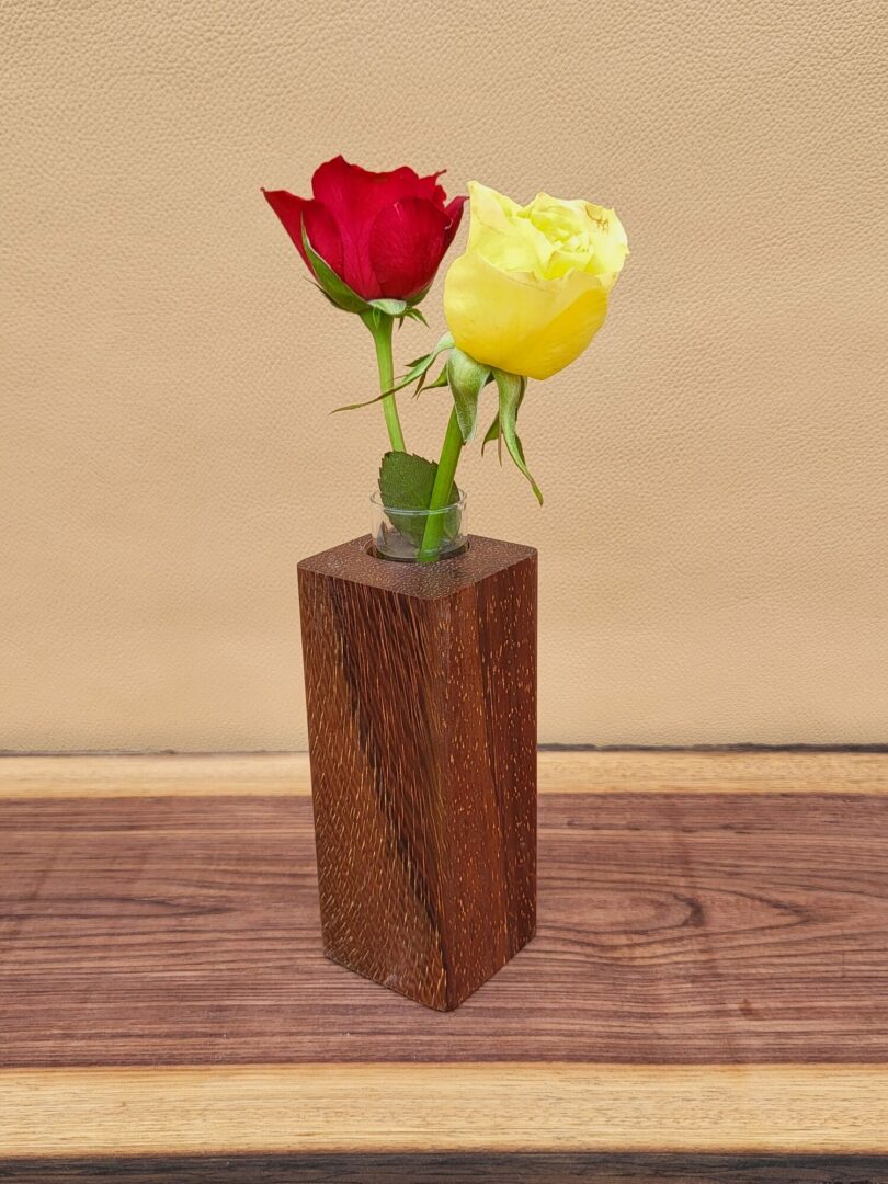 Soliflore ajouré en azobé – motif amande 3 Soliflore ajouré en azobé – motif amande – Image 3