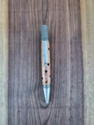 Stylo-bille Castroverde, caroubier, coeurs gravés